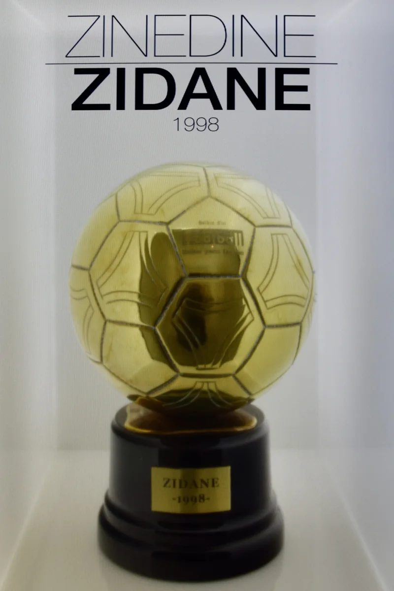Le Ballon d’Or 1998 de Zinédine Zidane exposé au musée du Real Madrid